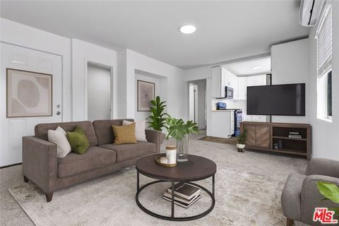 Photo of 2627 San Marino Street, Los Angeles, CA 90006 (MLS # 26672421)