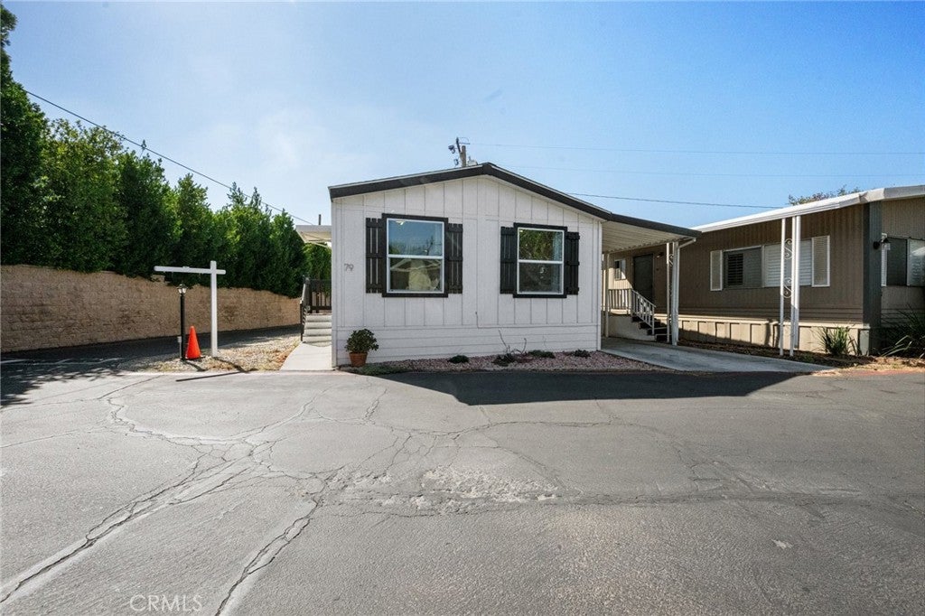9340 Foothill Boulevard 79