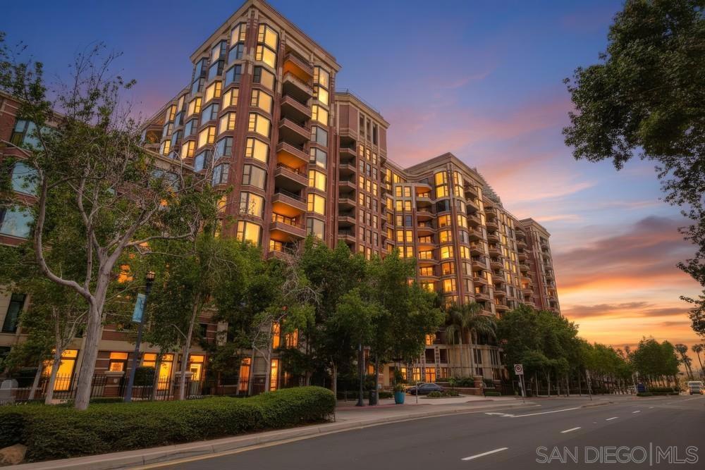 500 W Harbor DR