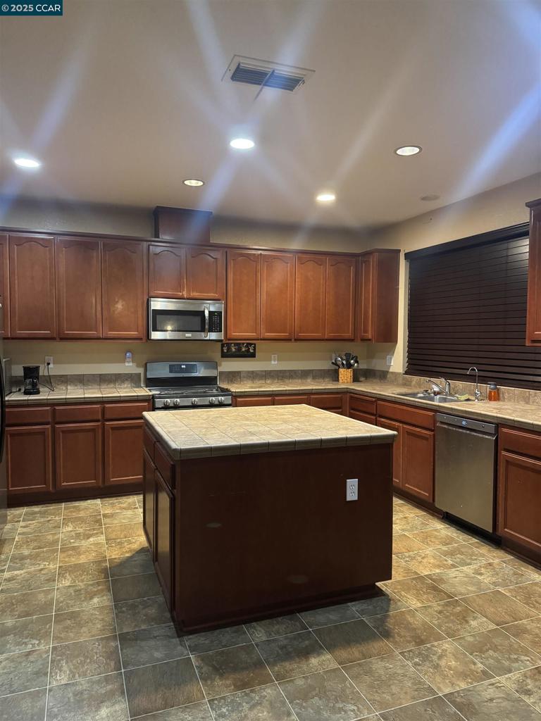 THE LAKES - Residential