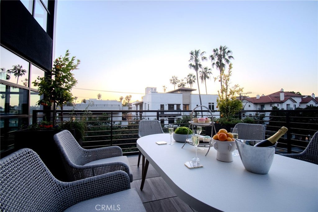 150 S Oak Knoll 202