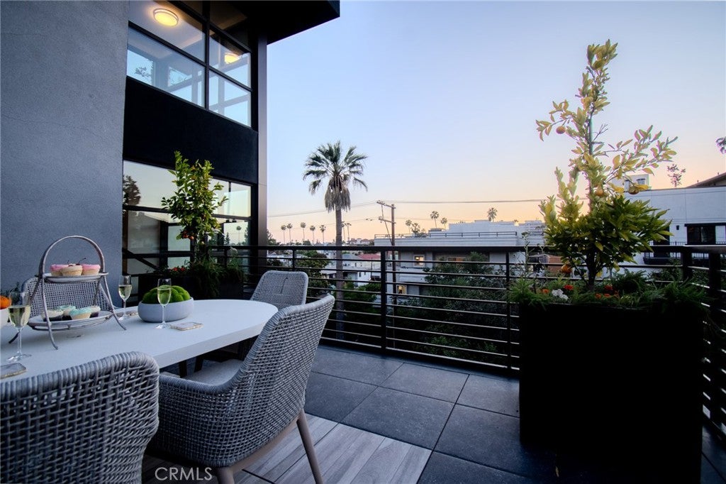 150 S Oak Knoll 202