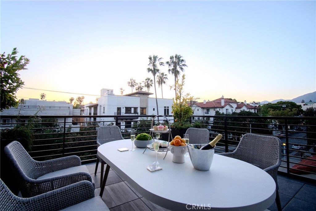 150 S Oak Knoll 202