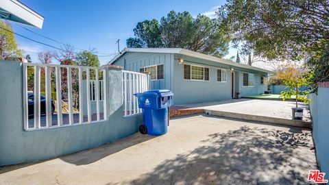 Photo of 9631 CRYSTAL VIEW Drive, Tujunga, CA 91042 (MLS # 26645631)