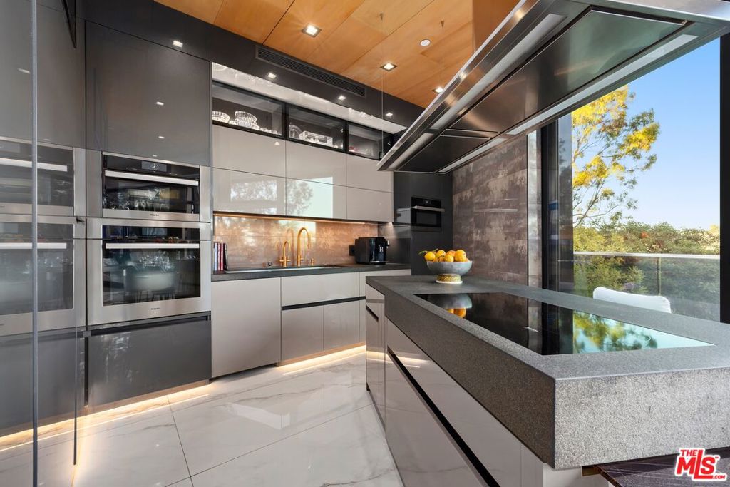 976 Bel Air Road