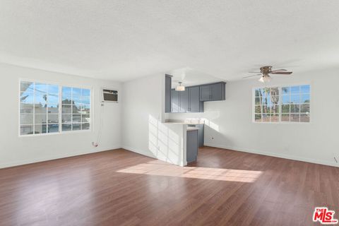 Photo of 12325 Oxnard Street #6, North Hollywood, CA 91606 (MLS # 26651913)