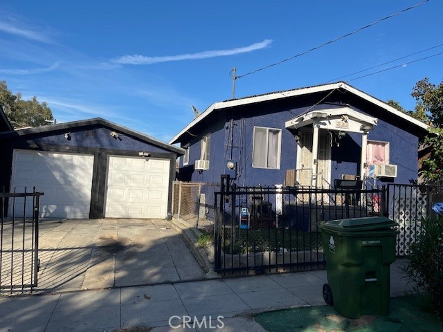 656 S Mott