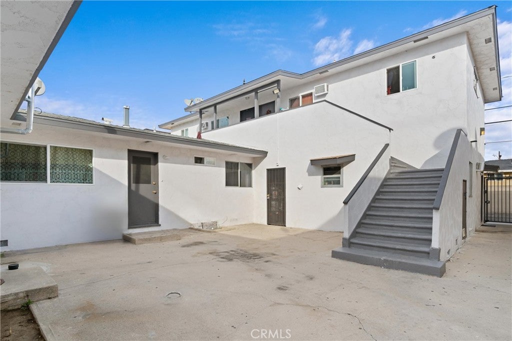 1110 N East