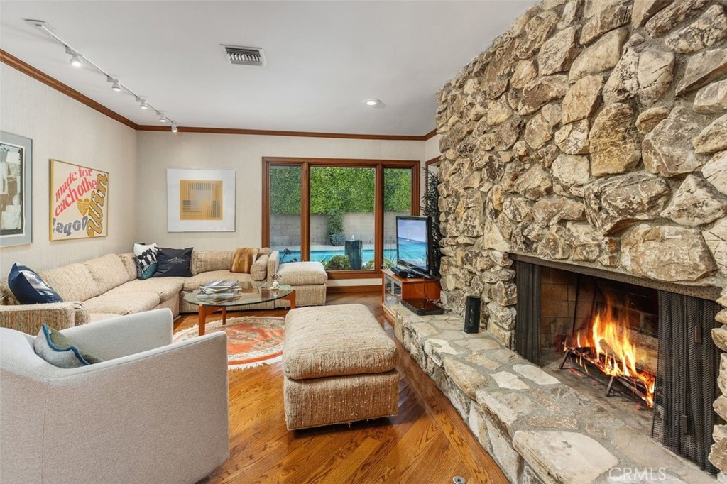 16903 Oak View Drive