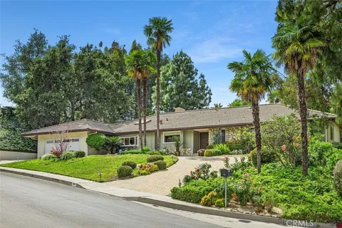 16903 Oak View Drive, Encino, CA 91436 - MLS#: SR26118444