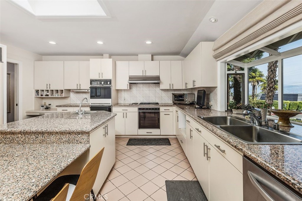 16903 Oak View Drive