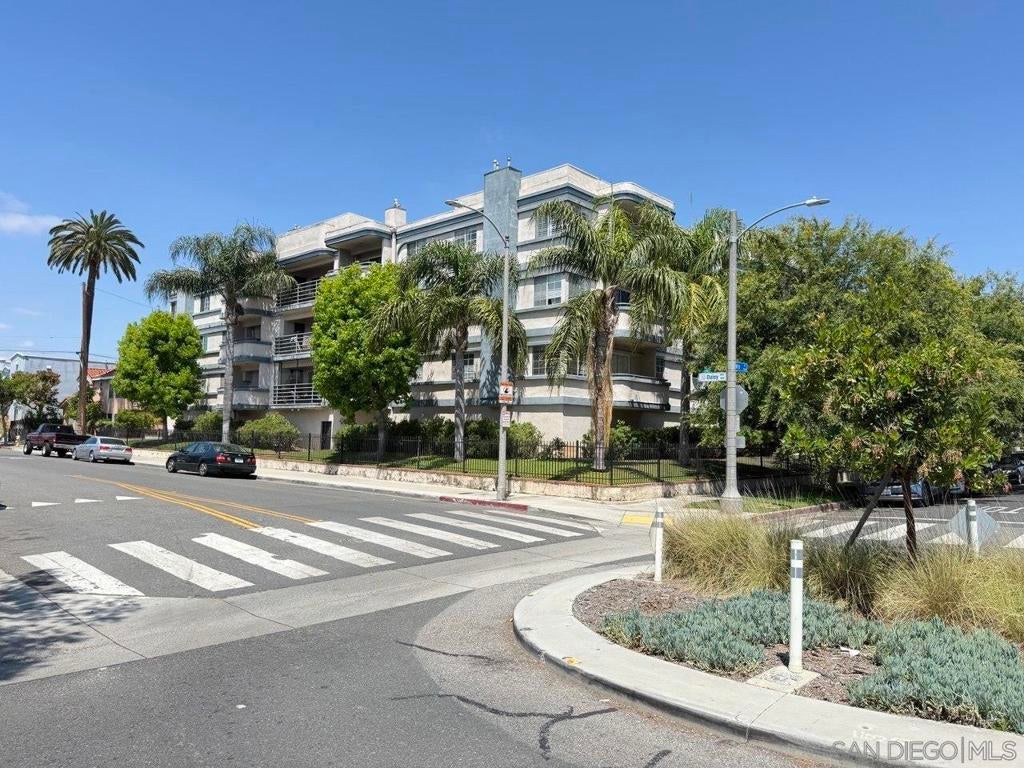 535 W 4Th ST