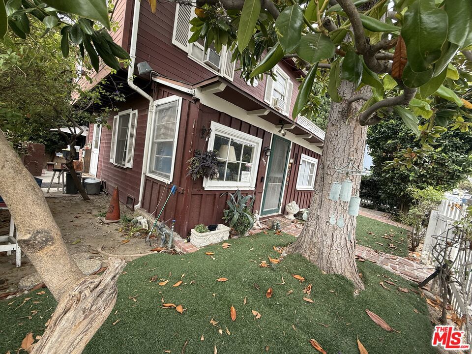 1455 Barry Avenue