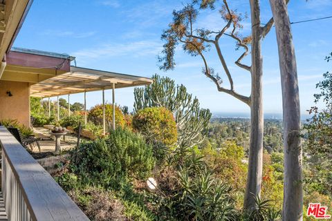 Photo of 971 Stonehill Lane, Los Angeles, CA 90049 (MLS # 26671851)