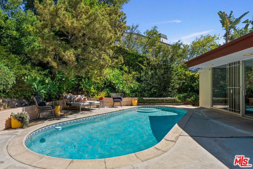 Photo of 971 Stonehill Lane, Los Angeles, CA 90049 (MLS # 26671851)