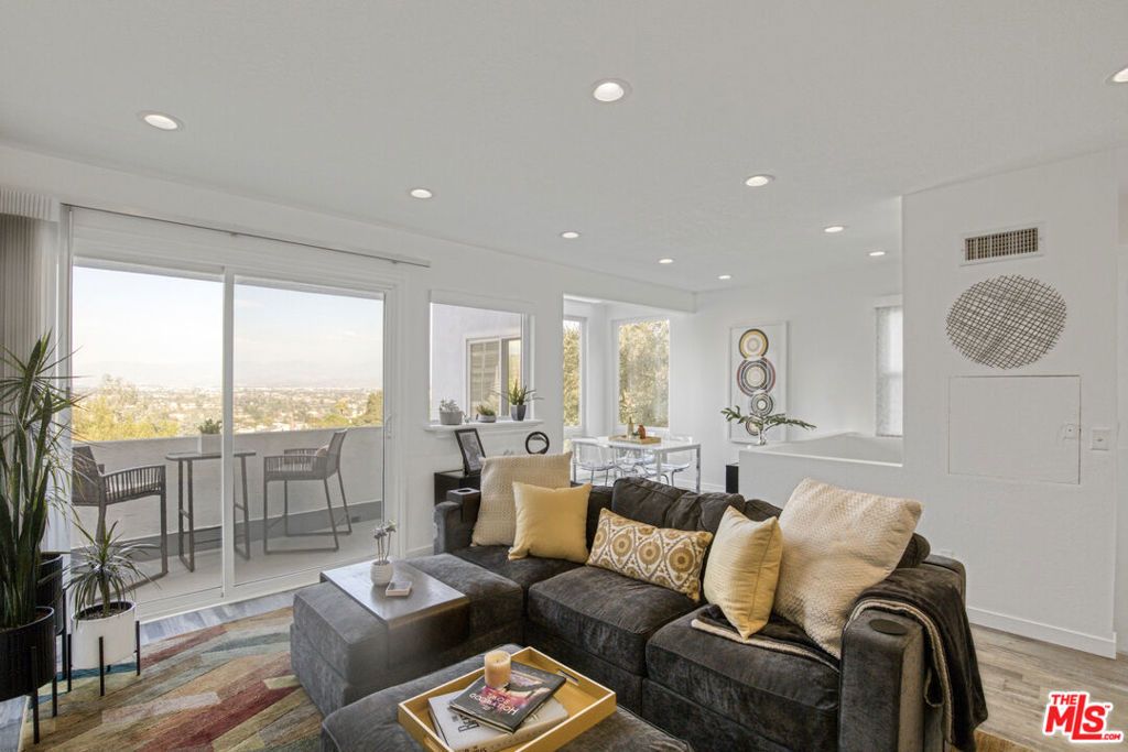 Photo of 4110 Vanetta Place, Studio City, CA 91604 (MLS # 26650505)