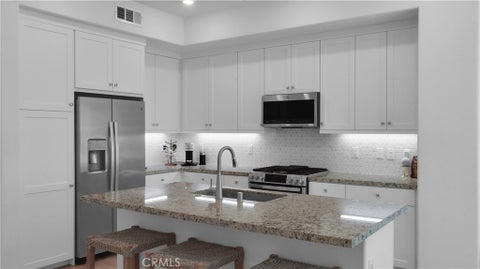 Photo of 27410 Merlin Pl, Valencia, CA 91381 (MLS # SR26204987)