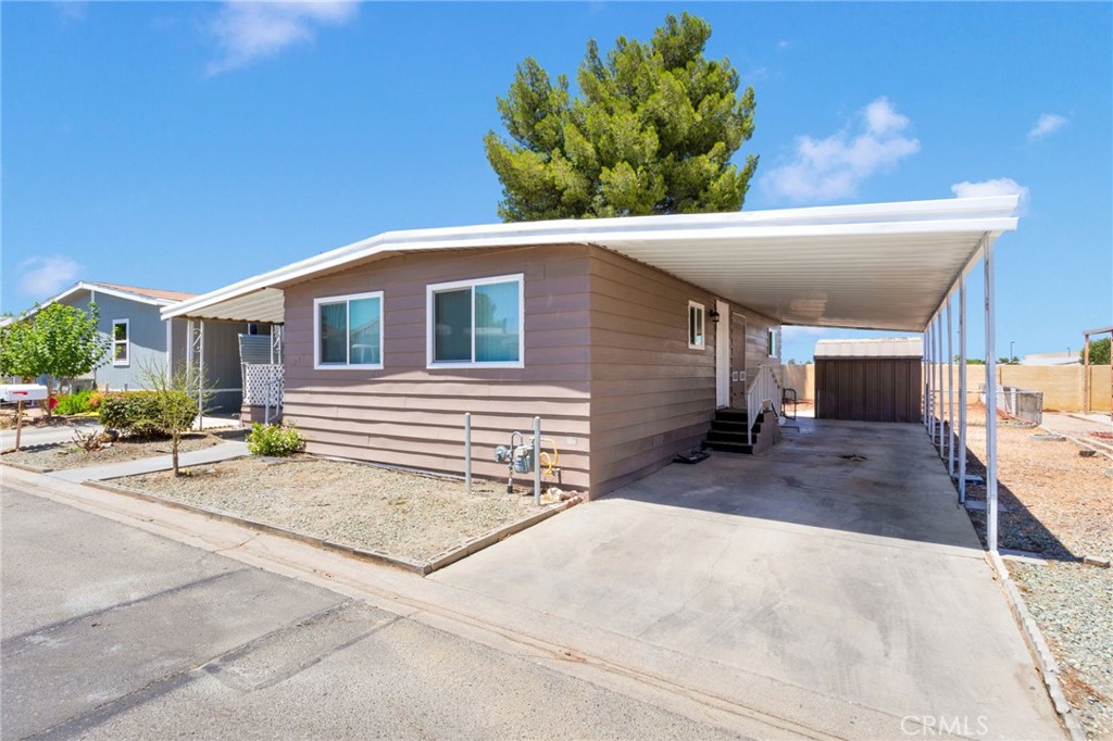 ***PRICE IMPROVEMENT*** Step inside this freshly updated 2 bed-2 bath mobile home located in the Gold West Mobile Home Park and be welcomed by an abundance of natural light streaming through brand-new windows! Though cozy in size at under 1000 Sq.Ft., this home lives large with its open living room and thoughtful updates throughout. Recent improvements include new appliances, fresh carpet and flooring throughout the home, and a clean, modern feel that is move-in ready. All at an affordable price point! The living room is a true highlight, sunny and inviting, perfect for relaxing or enjoying a quiet morning coffee.
As you go out to the back, you will find a surprisingly spacious backyard, ideal for pets or simply creating your own outdoor retreat. While the bathrooms and floor plan reflect a smaller footprint, this means less to clean, easier upkeep, and more time to enjoy life. Come see how this light-filled home and large backyard can be the perfect fit for your next chapter! Buyer to verify all information provided.
This mobile home is in the desirable all-ages Gold West Mobile Home Park, an upscale community. The fully gated park’s amenities include paid security, two pools, spa, tennis courts, basketball courts, gym and large clubhouse with an event room that includes a kitchen! Located close to the freeway, shopping centers and schools!
All Buyers must be park-approved prior to purchasing the home!