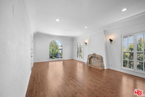 Photo of 123 S Orange Drive, Los Angeles, CA 90036 (MLS # 26847937)
