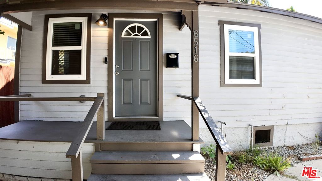 Beautifully remodeled unit with its own yard and covered patio. Beautiful area of Uptown Whittier with a few blocks from nearby entertainment, dinning, walking trails, and schools. unit has new kitchen cabinets with quartz countertops, waterproof flooring, dual pane windows, new plumbing, electrical, and mini split.