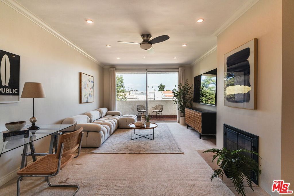 Photo of 125 Montana Avenue #404, Santa Monica, CA 90403 (MLS # 25593871)