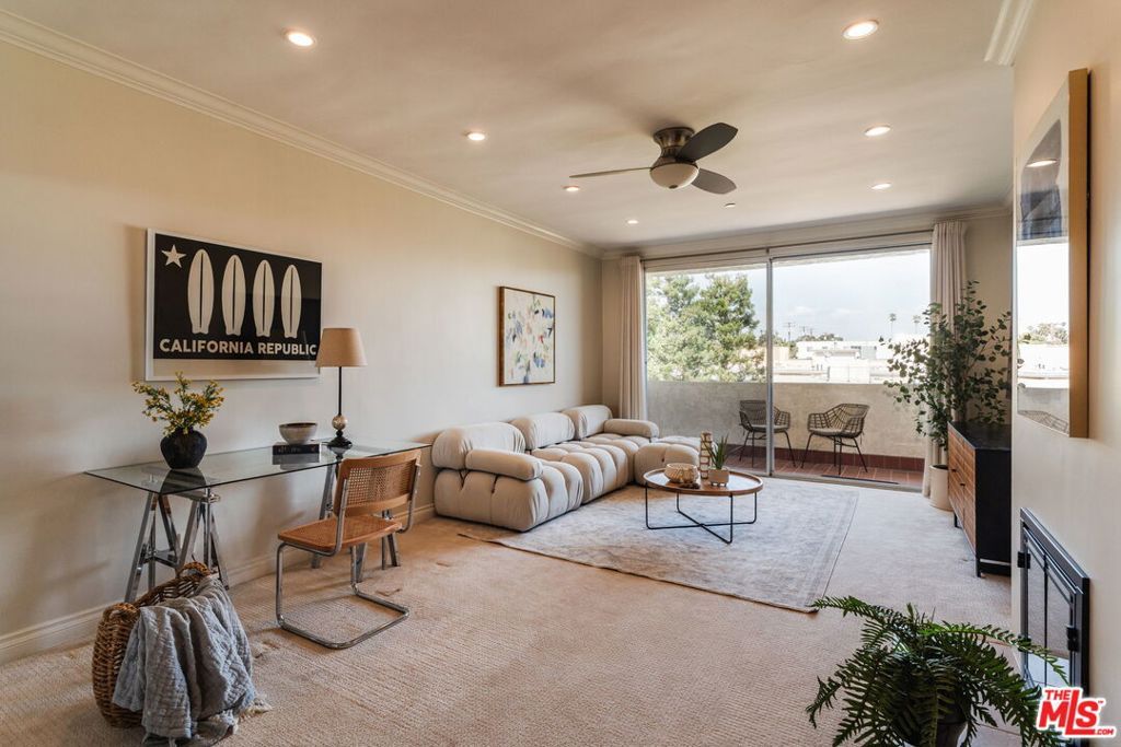 Photo of 125 Montana Avenue #404, Santa Monica, CA 90403 (MLS # 25593871)