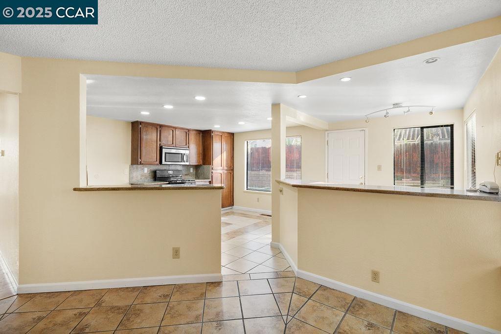 ALMOND RIDGE - Residential