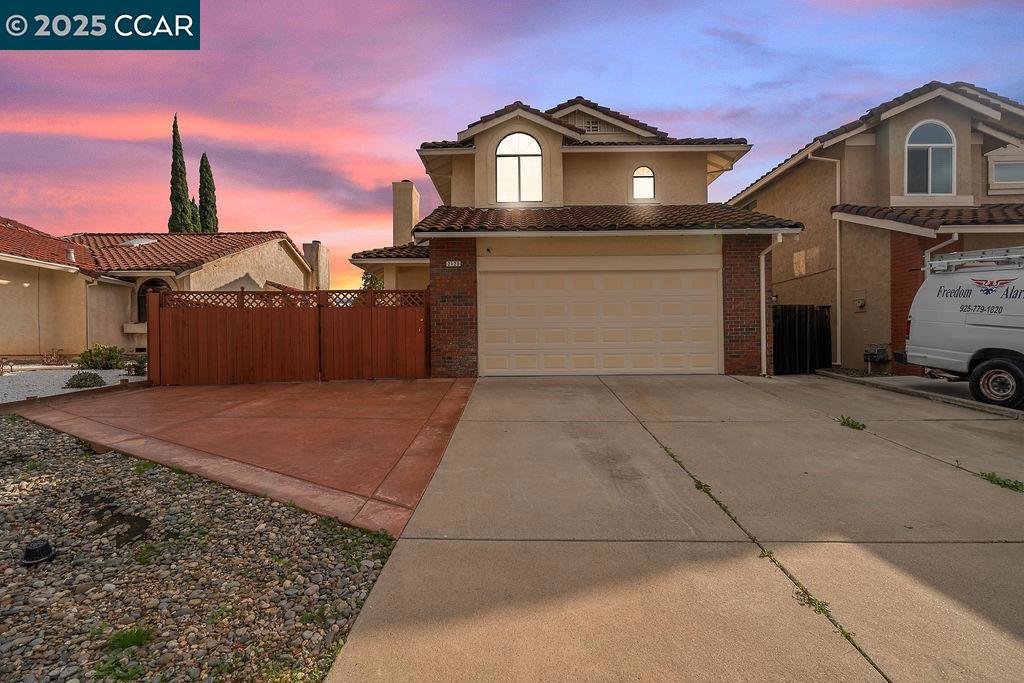 ALMOND RIDGE - Residential