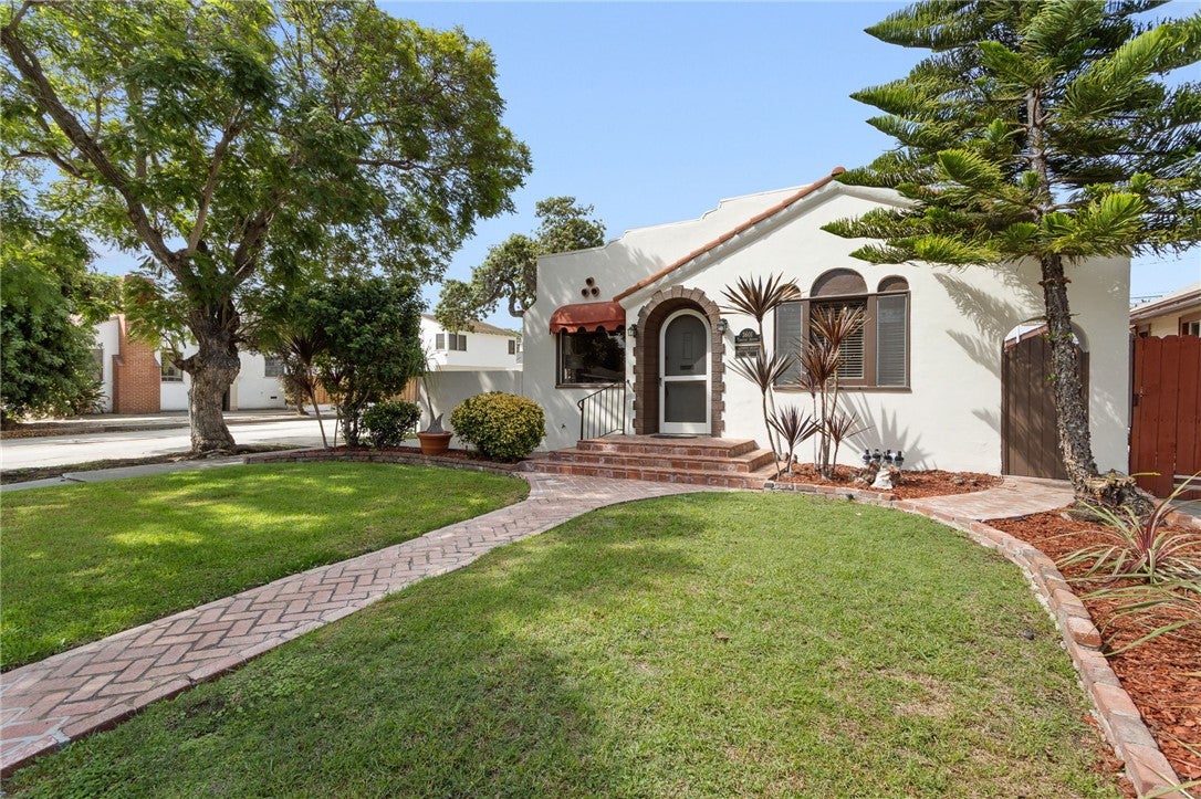 3601 Cerritos