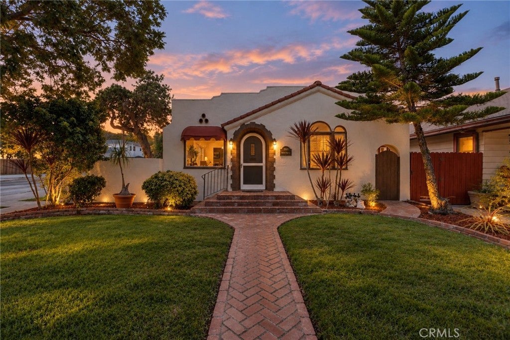 3601 Cerritos