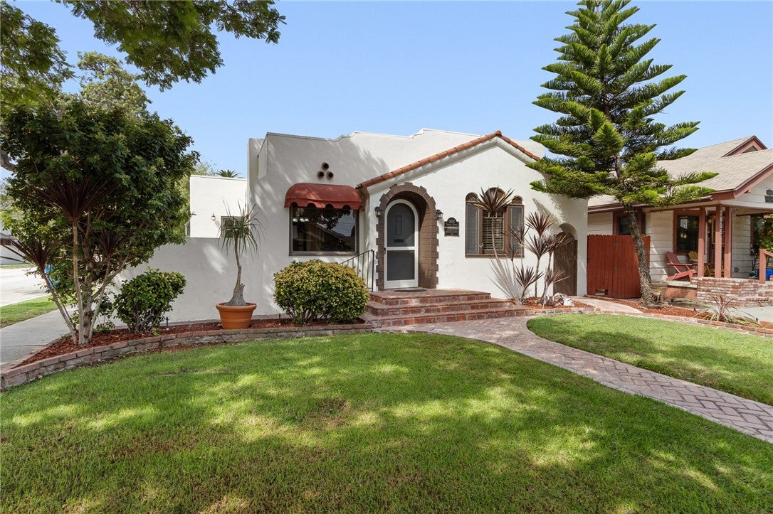 3601 Cerritos