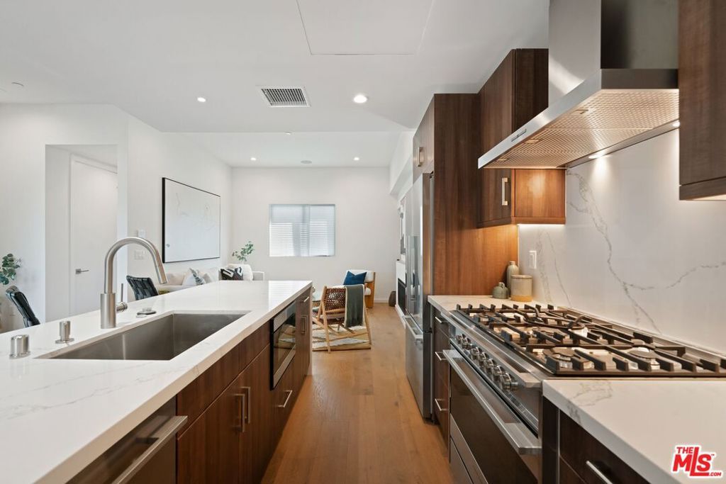 Photo of 12610 Venice Boulevard, Los Angeles, CA 90066 (MLS # 26684679)