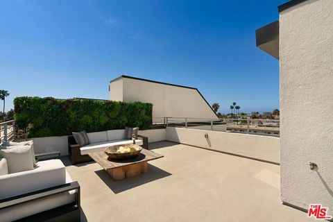 Photo of 12610 Venice Boulevard, Los Angeles, CA 90066 (MLS # 26684679)