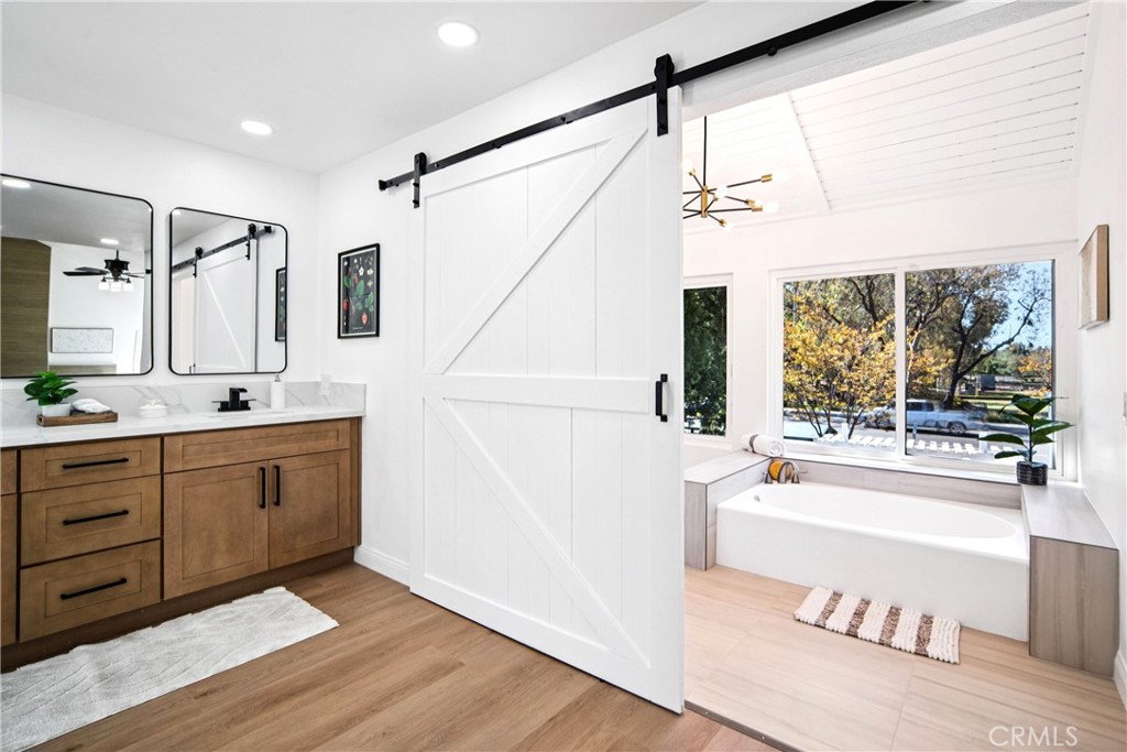 Lake Forest Keys (LK) - Residential