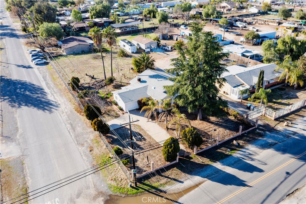 Welcome to 17851 Alexander St, a charming 2-bedroom, 1-bathroom home with a bonus room, offering 1,481 sq ft of living space on a spacious 0.51-acre lot. The home features a flexible layout with a cozy den, central A/C, a 1-car garage, and plenty of outdoor space for gardening, relaxing, or future expansion. The bonus room includes a closet and window, perfect as an office or additional bedroom. With endless potential, this home is ideal for buyers ready to bring their vision and make it their own. Conveniently located near the 215 Freeway, shopping, dining, and Perris Reservoir, this property combines rural living with easy access to city amenities. Don’t miss this opportunity to own a home with space to grow in the heart of Perris!