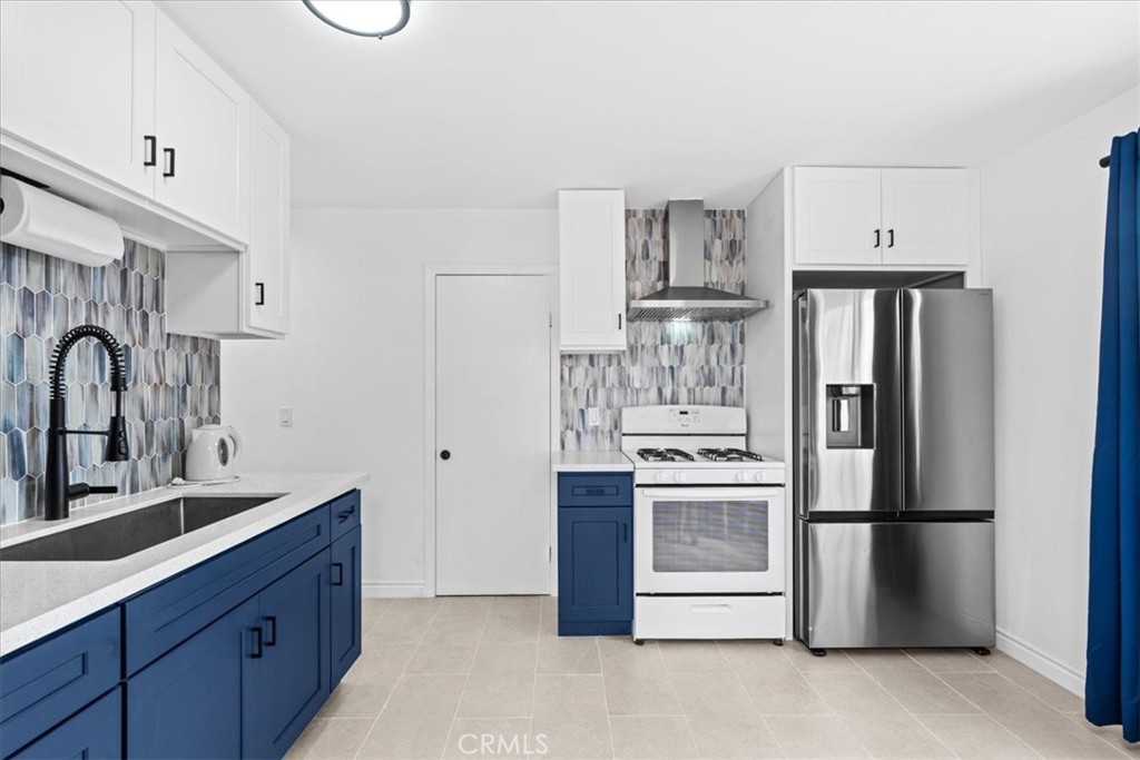 Available by 11/15/2025!
FULLY FURNISHED AND NEW REMODELED! DON'T MISS THE STUNNING VIDEO TOUR!!! Welcome to your beautiful 1-bedroom, 1-bath home located in the highly desirable central Tustin neighborhood! AVAILABLE TO MOVE IN NOW (One month minimum stay). Rental price includes all utilities, smart TV and WiFI. Outfitted with EVERYTHING NEW, including bed, mattress, furniture, tables and chairs, a fully stocked kitchen with utensils, dishes, silverware, toaster, coffee maker, etc; All tile flooring, double pane windows, wood cabinets, high quality appliances / washer and dryer also provided in the kitchen. And the good size patio perfect for your outdoor relaxing. Walking distance to restaurants, shops, banks, supermarkets. One minute to I-5, CA-55, 15 minutes away from beach! Perfect for corporate stays, travel nurses or doctors, relocating families, or those in transition, either a short or long term stay are welcome! — this charming residence offers style, comfort, and convenience in one of Orange County's most accessible locations