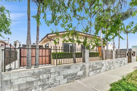 Photo of 6711 Clybourn Ave, North Hollywood, CA 91606 (MLS # GD26080331)