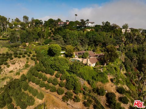 Photo of 1037 Bel Air Court, Los Angeles, CA 90077 (MLS # 25585213)