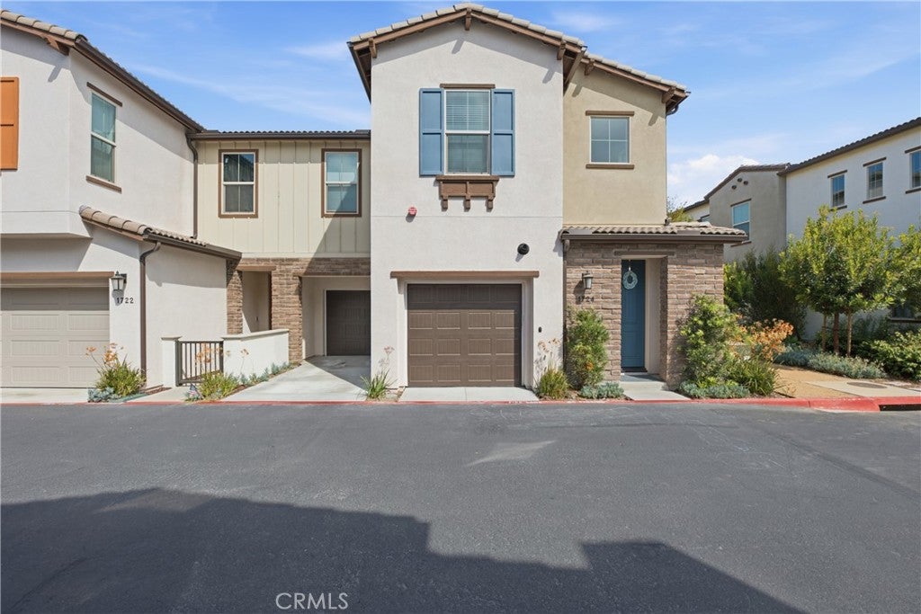 1724 Valley Oak Way