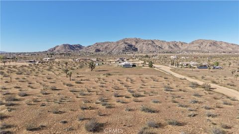 Photo of 111 Mustang Ave, Apple Valley, CA 92307 (MLS # HD26060175)