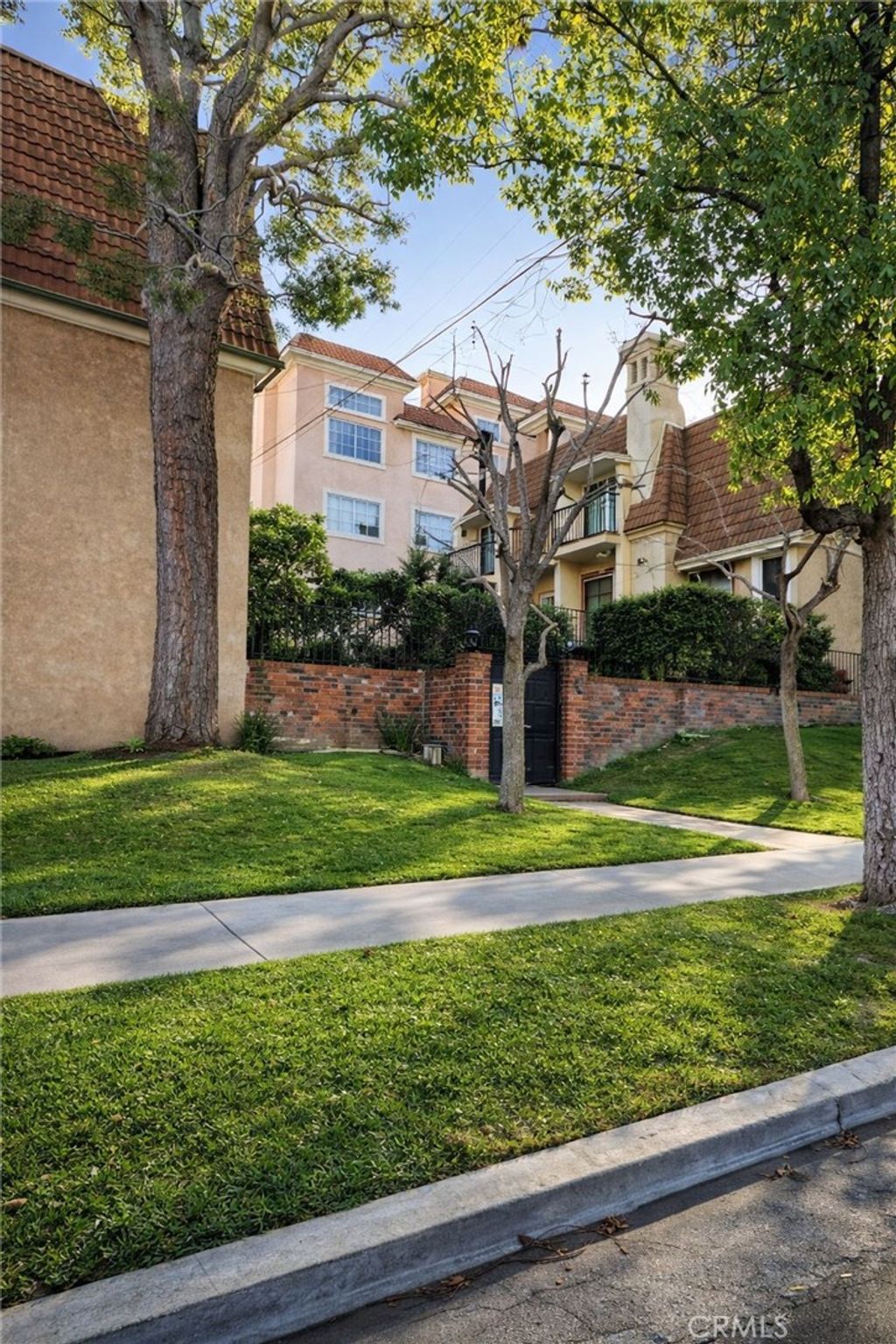 Photo of 4370 W 8th St, Los Angeles, CA 90005 (MLS # BB26056418)