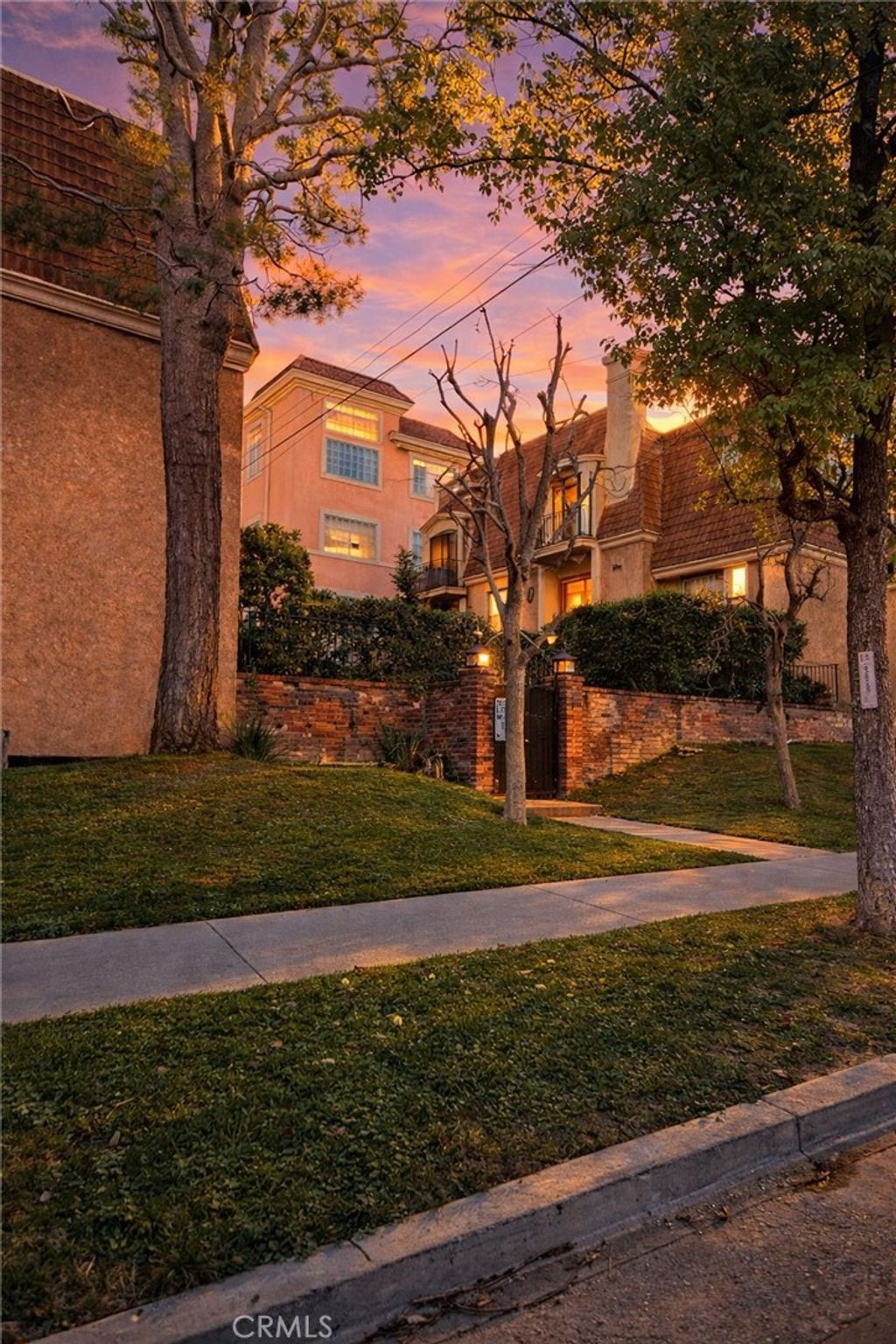 Photo of 4370 W 8th St, Los Angeles, CA 90005 (MLS # BB26056418)