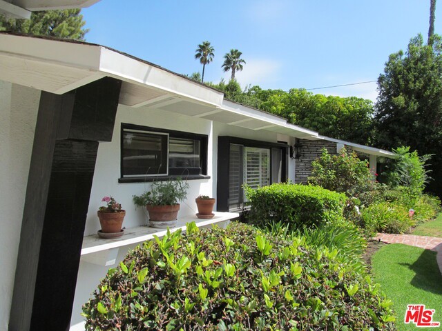 Mid Century Modern Encino Home For Rent. Classic Design, Outstanding floor plan, 4 bedrooms + office, large rooms,beautiful yard in the front and back of home. New stainless steel kitchen appliances and washer/dryer included. Hardwood floors, new carpet in the bedrooms, and freshly painted throughout. Ready to lease immediately. No pets. "Seller and Listing Broker do not guaranty the accuracy of the square footage, bedroom/bathroom count, lot size, or any other information concerning the features of the Property. All information provided was sourced from the seller and from public records. Buyer and Selling broker are advised to verify the accuracy of the information, and to independently determine whether the Property is suitable for Buyer's proposed use."
