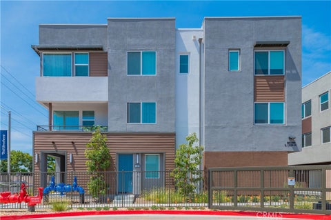 Photo of 589 S Lyon St St, Santa Ana, CA 92705 (MLS # OC26194886)