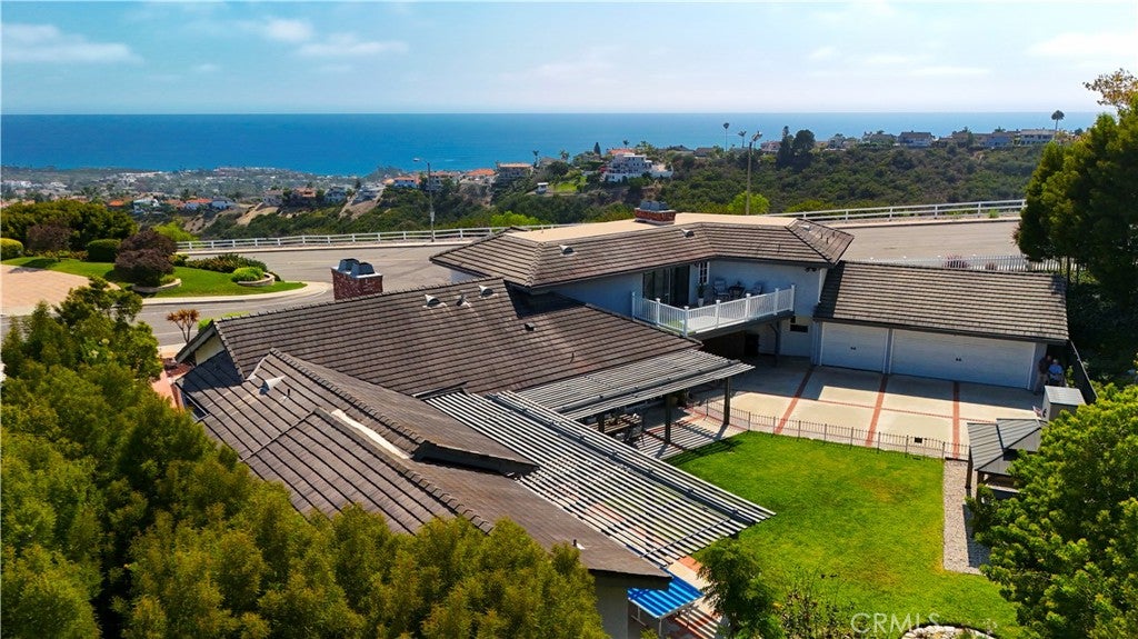 880 Avenida Acapulco