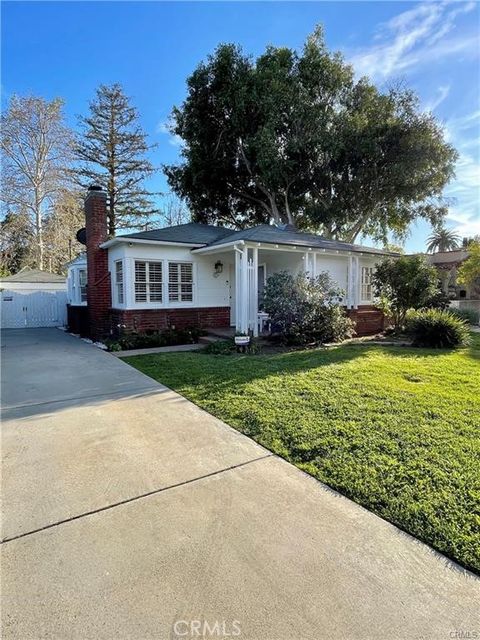 Photo of 14618 Killion Street, Van Nuys, CA 91411 (MLS # SR25229888) Photo of 14618 Killion Street, Van Nuys, CA 91411 (MLS # SR25229888)