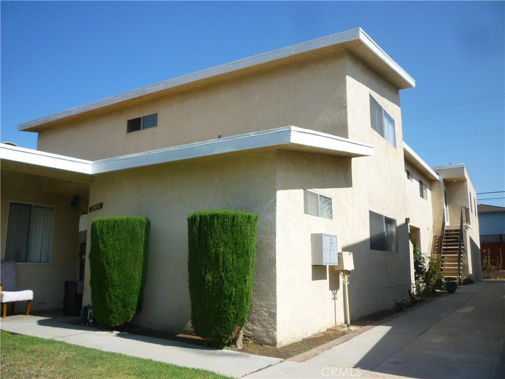 Centrally located in the City of Torrance this nicely updated 2 bedroom and 1 bathroom upstairs unit is near the Del Amo Fashion Center, many restaurants, Hickory Park, Hickory Park Elementary School, Wilson Park with its twice weekly Farmer's Market as well as many others. A one-car shared garage with automatic garage door opener is included. It has new vinyl plank flooring, new window blinds, is newly painted throughout and is located within the Torrane Unified School District boundaries.