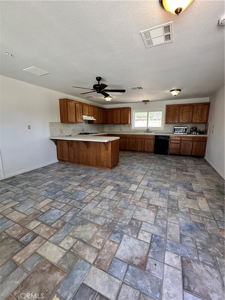 4761 W Avenue N, Lancaster, CA, 93536, USA, 6 Bedrooms Bedrooms, ,4 BathroomsBathrooms,Residential,Active,4761 W Avenue N,SR26106408