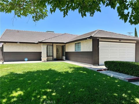 Photo of 44333 Albeck Ave, Lancaster, CA 93536 (MLS # SB26104911)