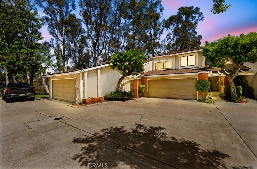 6519 E Camino Vista 4